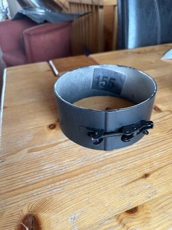 Brede muurbeugel enkelwandig 150mm zwart 