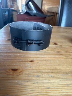 Brede muurbeugel enkelwandig 150mm zwart 