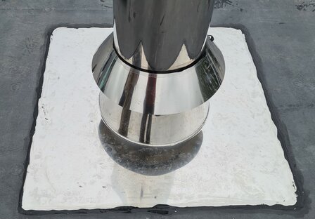 Dakdoorvoer rvs geplakt op EPDM dak