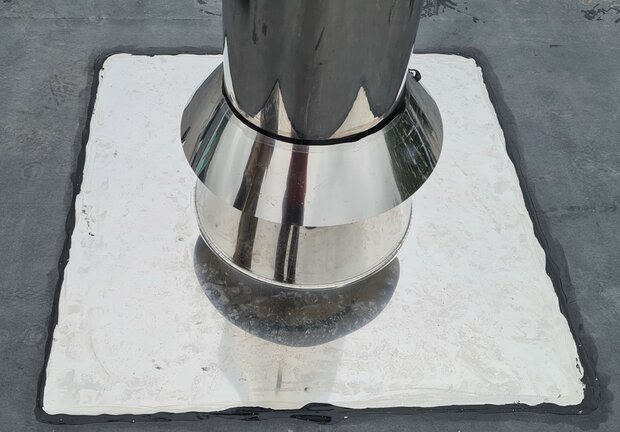 Dakdoorvoer rvs geplakt op EPDM dak